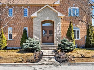 2 Adam Ernst Ct, Vaughan, ON L4H 2S5