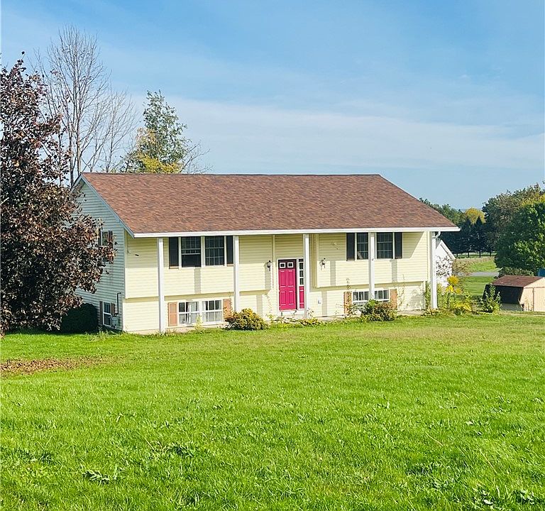 1st image of 1685 Twin Oaks Dr
