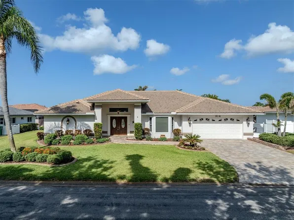 314 Oakwood Cir, Englewood, FL 34223