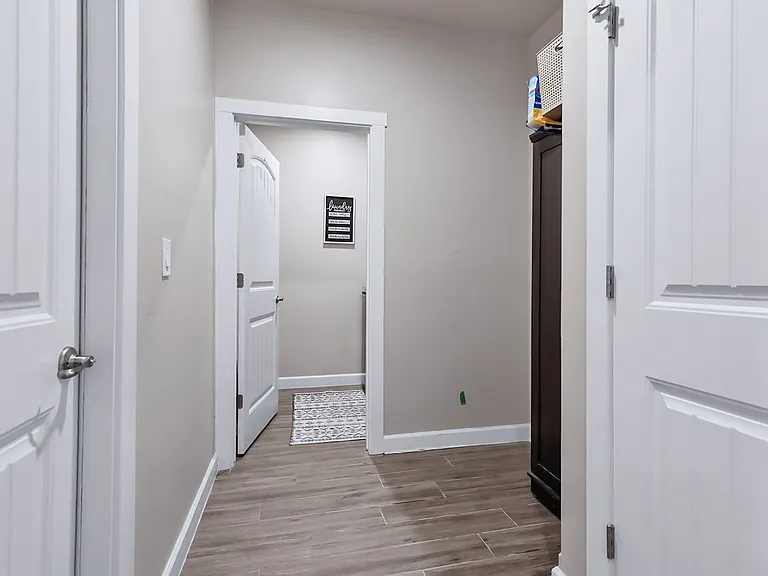 501 Montecito Dr — Photo 18