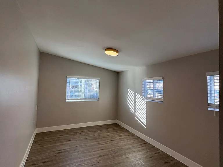 230 Emery St — Photo 13