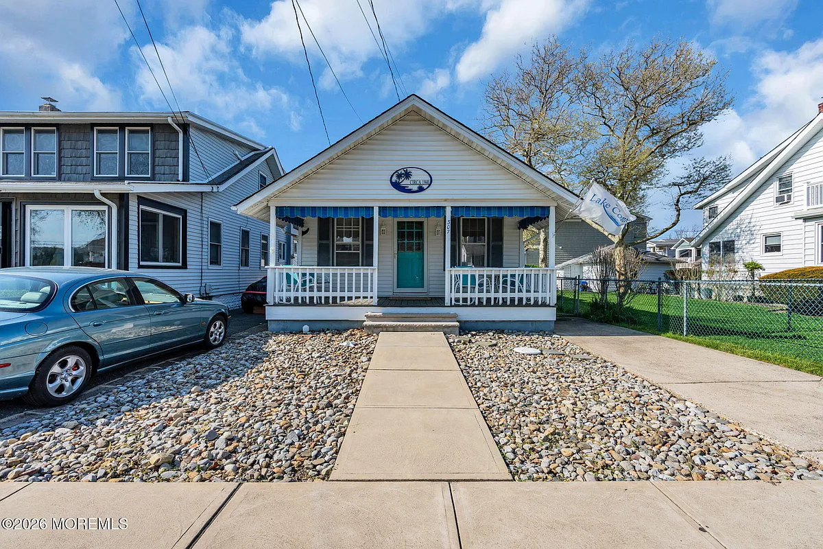 Building Photo - 307 18th Ave
