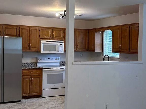 5th image of 317 Woods Ave