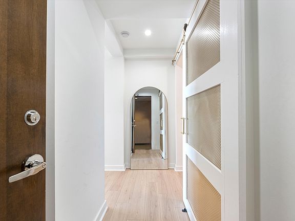 5th image of 1510 Demonbreun St APT 807