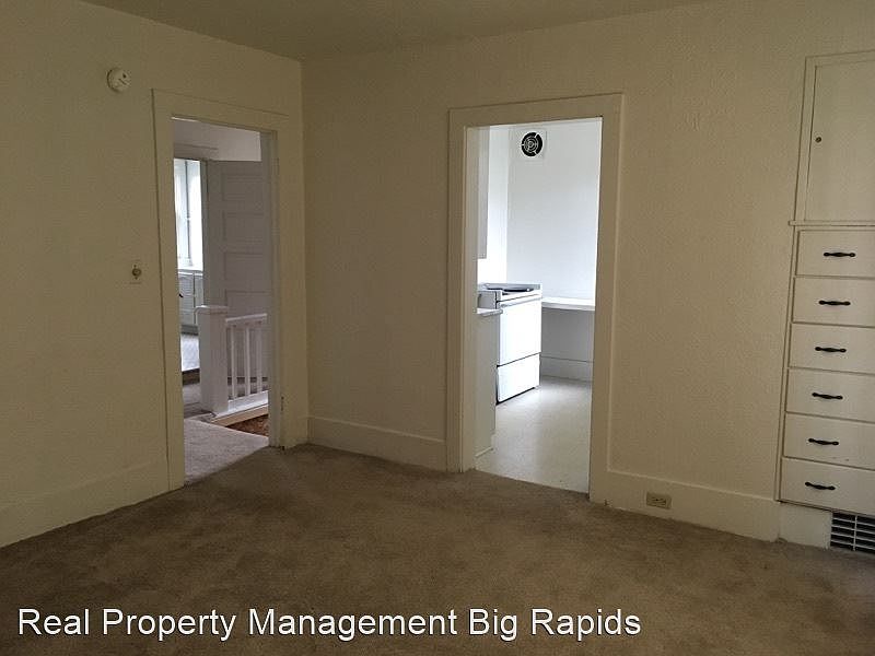 1st image of 527 S Michigan Ave APT 2