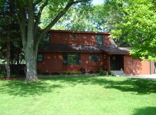 636 Hillcrest Rd, Midland, MI 48640
