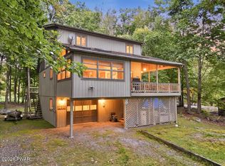 162 Eastwood Dr, Greentown, PA 18426