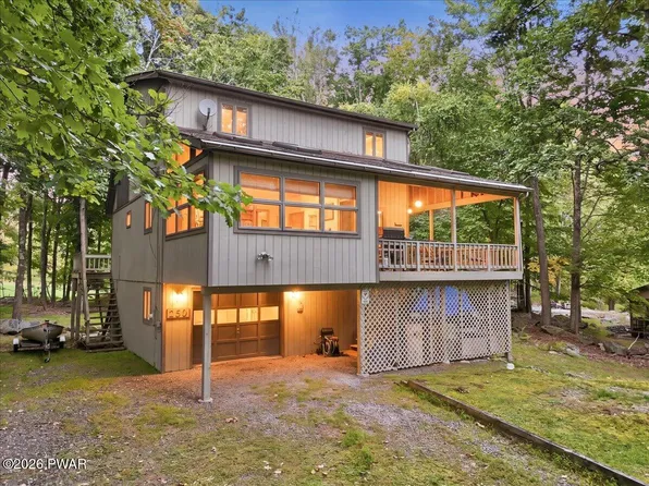 162 Eastwood Dr, Greentown, PA 18426
