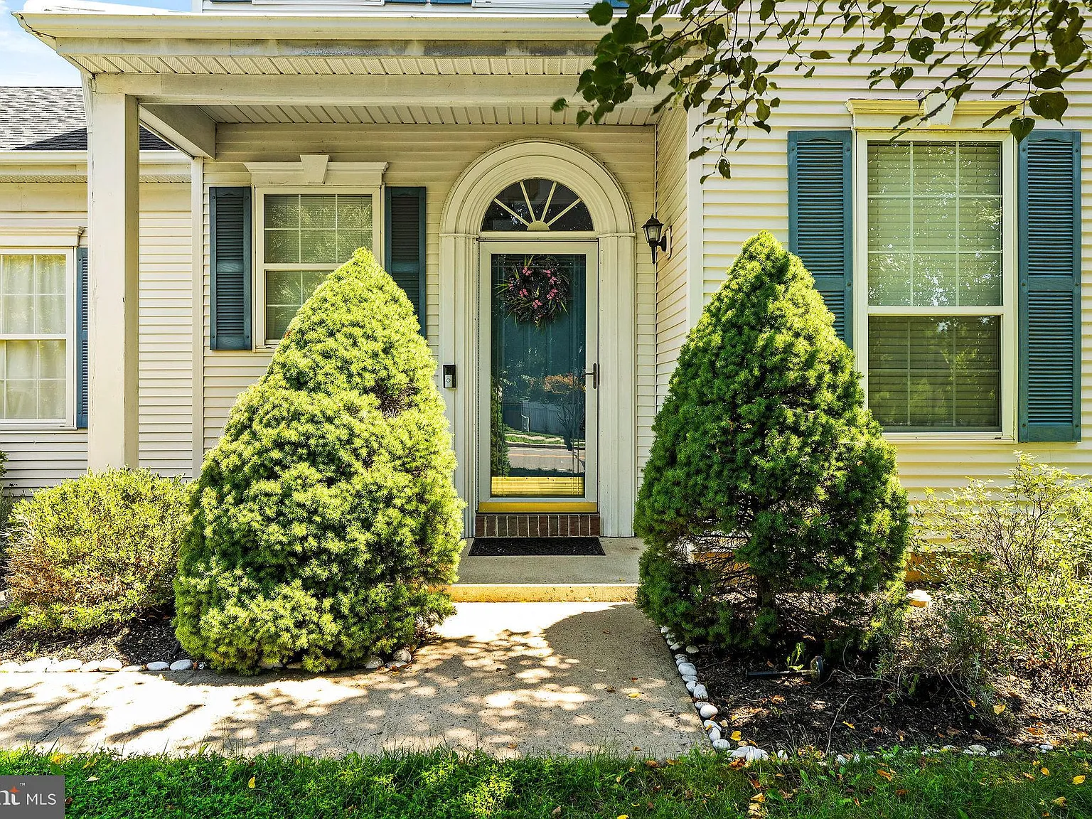 3 bed, 2.5 bath, 1885 sqft, $3,600 — Photo 3