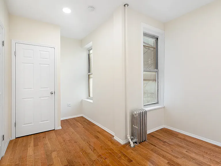 233 N Henry St #2R — Photo 6