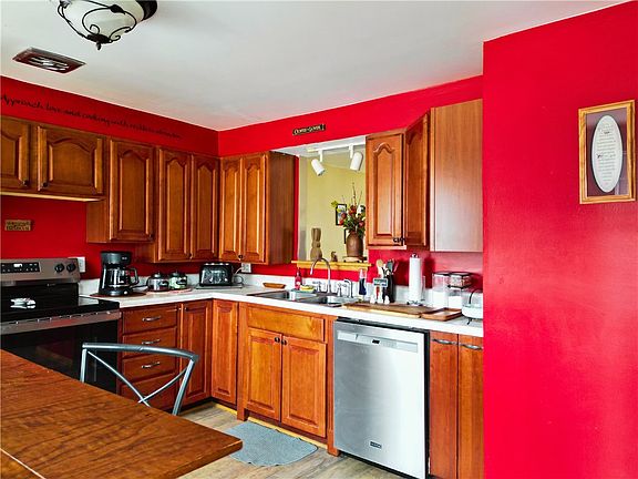 3rd image of 230 Whitestown Vlg APT G