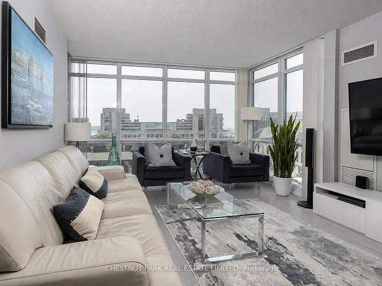 15 Fort York Blvd #710 — Photo 3