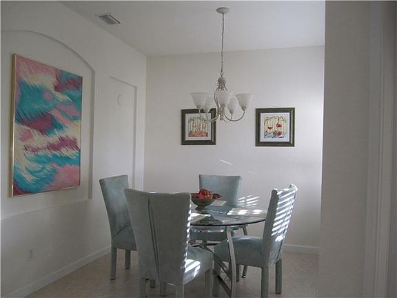 3rd image of 1591 SE Prestwick Ln