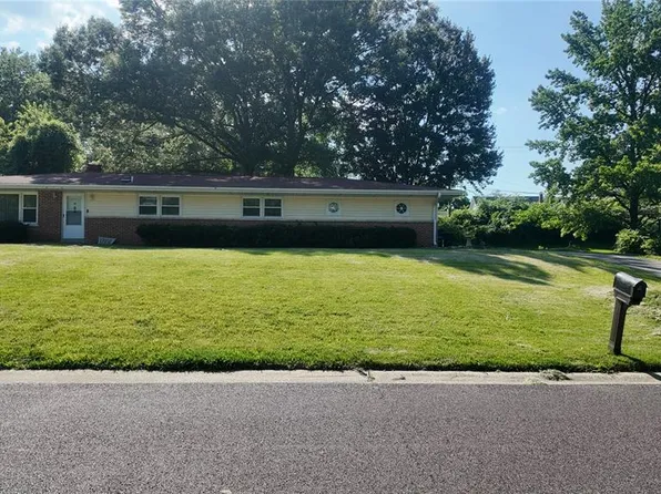 12050 Mignon Dr, Florissant, MO 63033