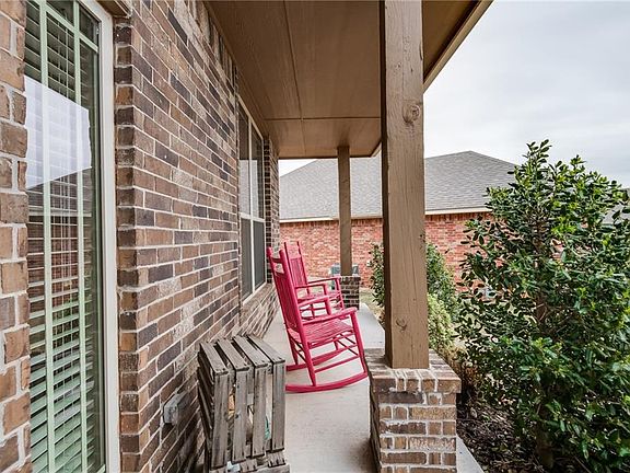 3rd image of 15905 Burkett Cir
