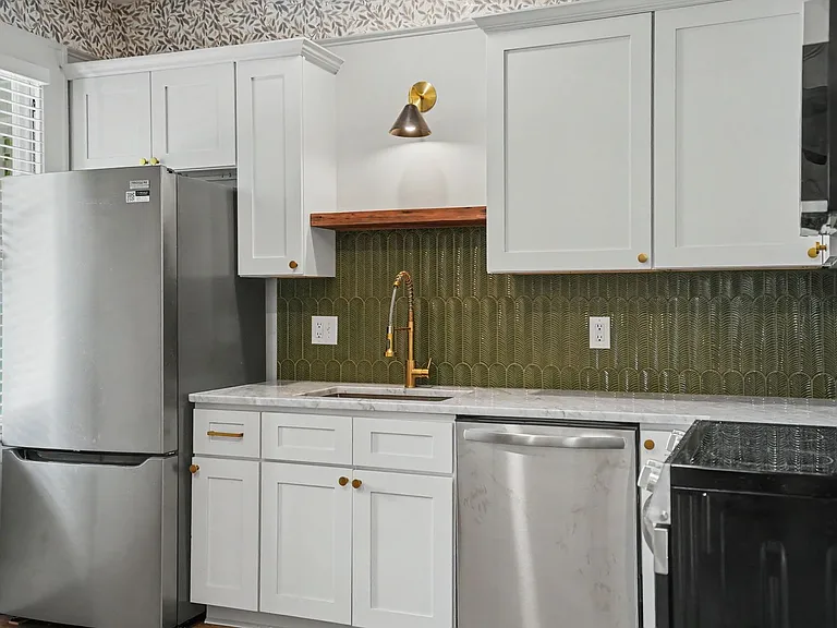 705 E 32nd St — Photo 26