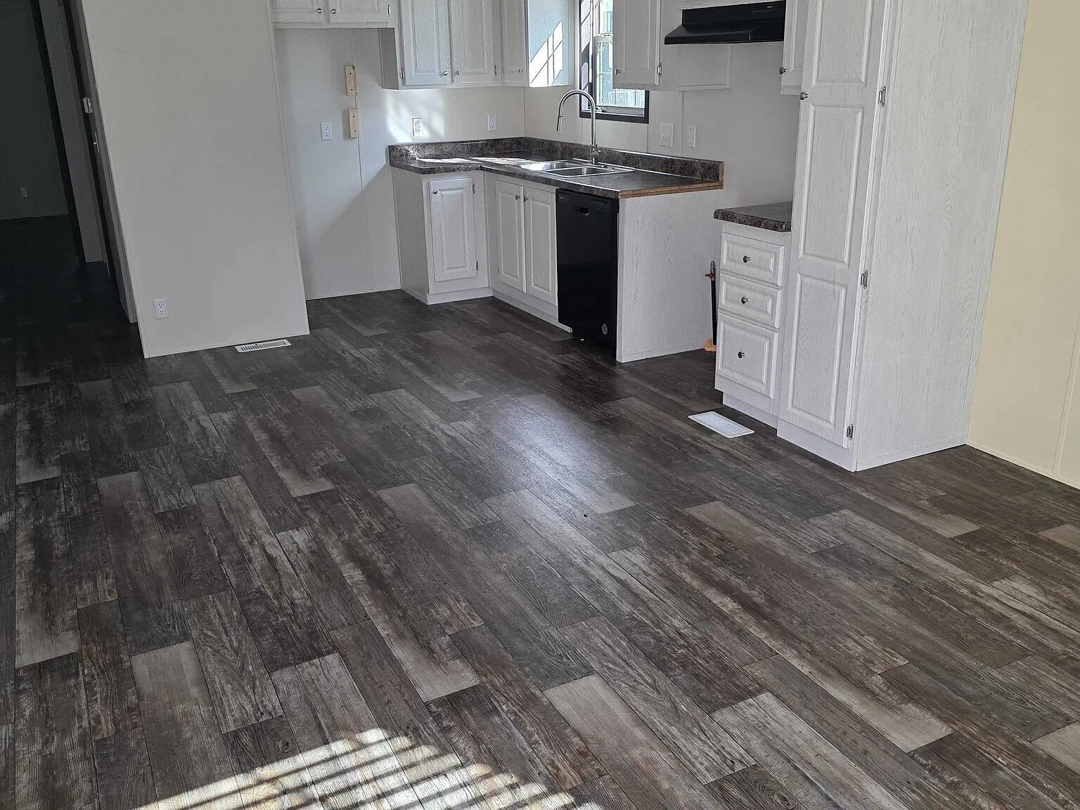 1 Bedroom 1 Bathroom Mobile home for sale — Photo 1