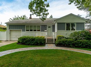 26209 Grand Central Pkwy, Flushing, NY 11362