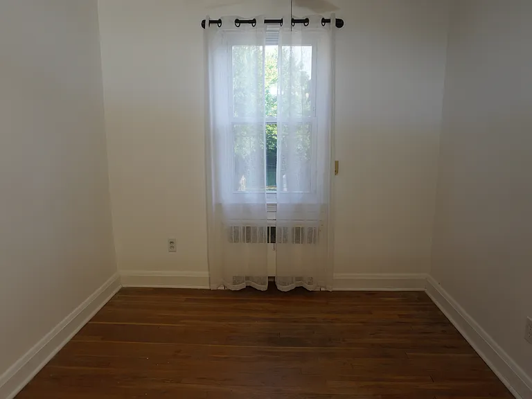 205 E Burke Ave — Photo 24