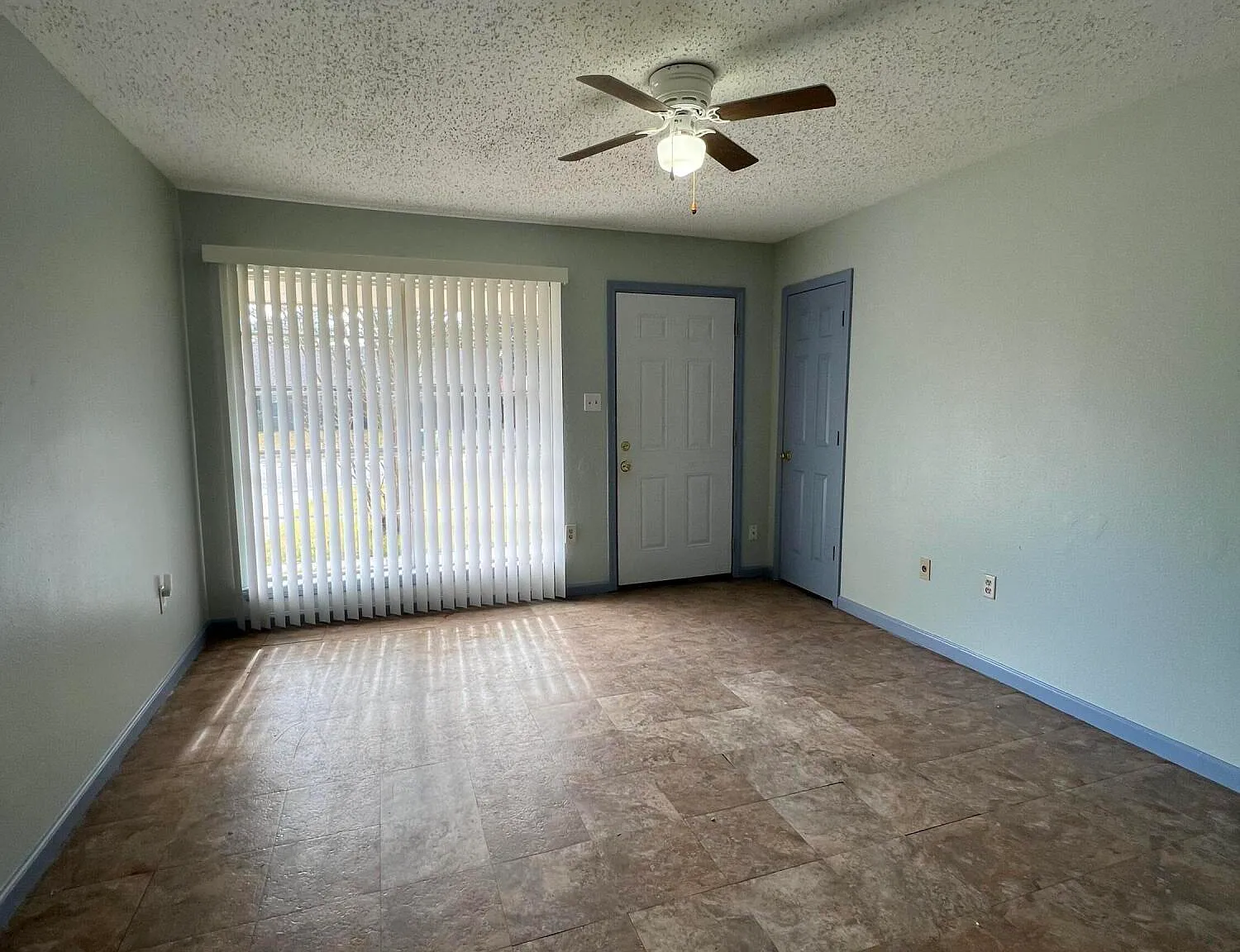 3 bed, 1.5 bath, 1134 sqft, $1,200 — Photo 3