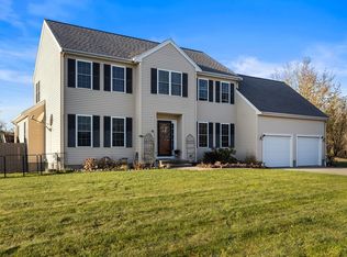 17 Sydneys Way, Taunton, MA 02780
