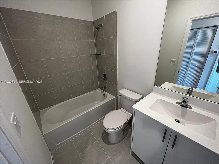 1810 SE 26th Ter #1810 — Photo 32