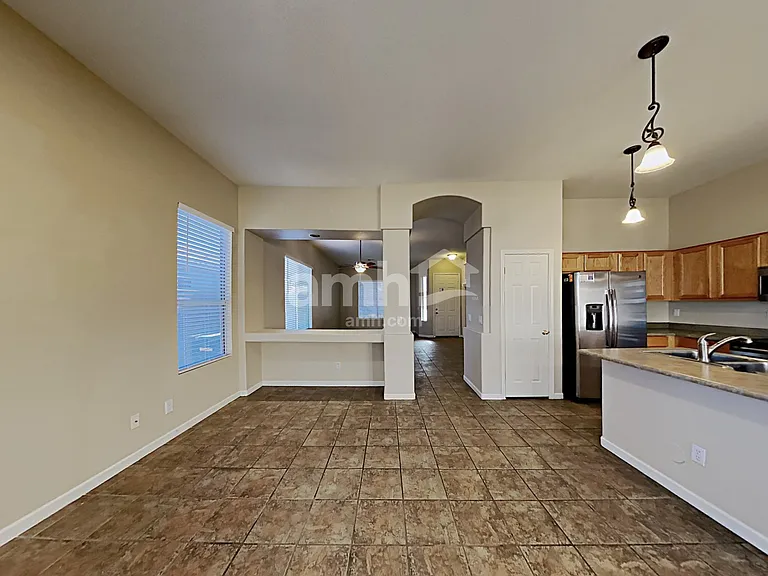 15810 W Durango St — Photo 4