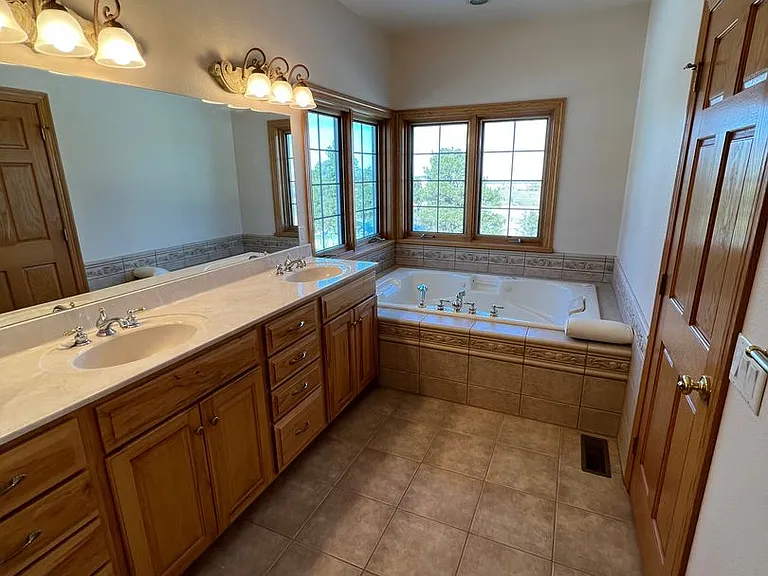 1124 Alta Vista Dr — Photo 17