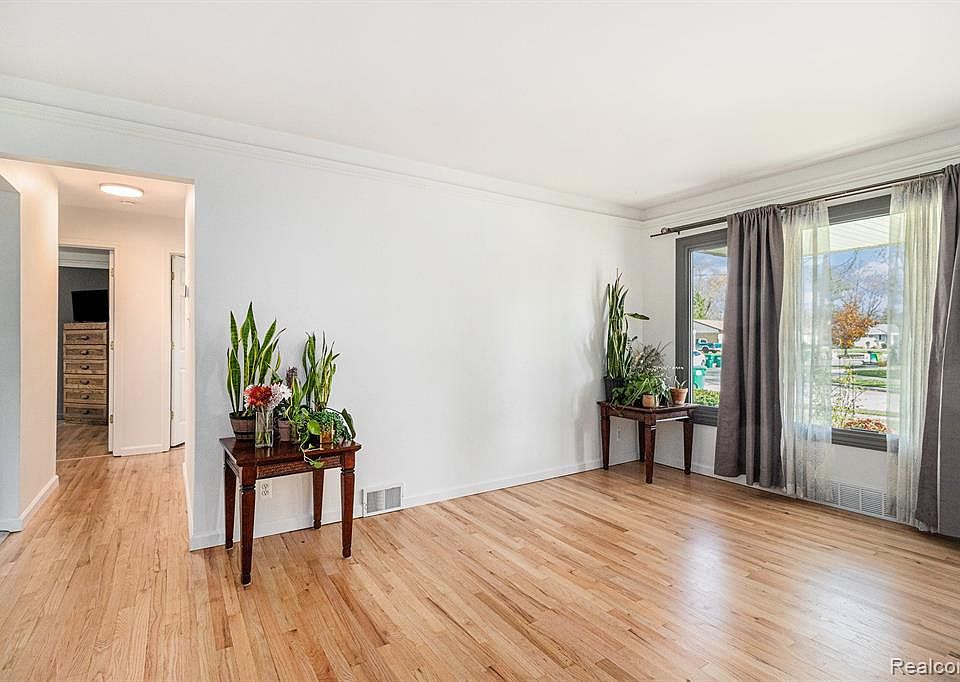 32636 James St Garden City, MI Zillow Apartments for Rent in Garden