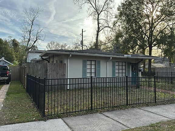 3rd image of 2674 Myra St