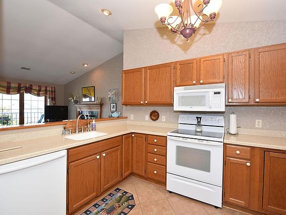 2nd image of 153 Bur Oak Ln