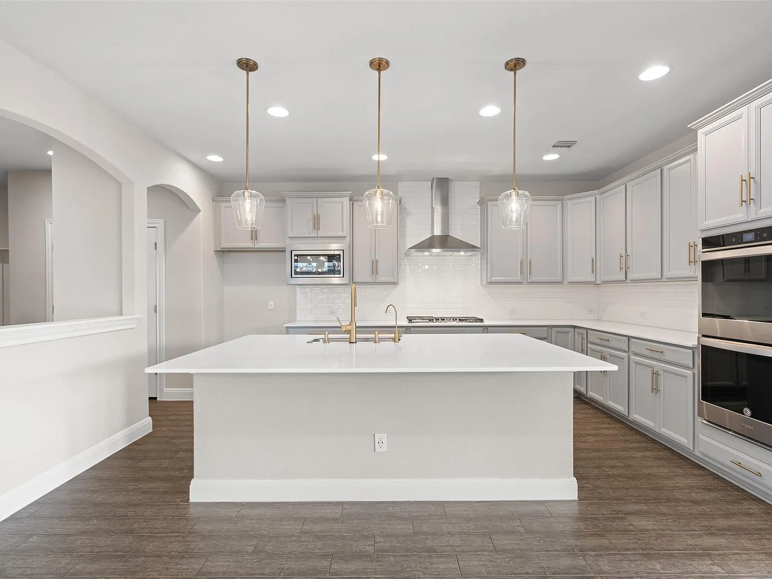 5 bed, 3.0 bath, 3718 sqft, $3,295 — Photo 3