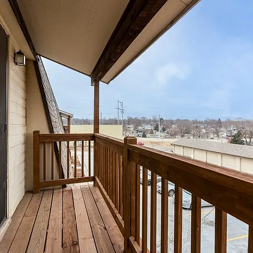 108 Blondo Photo 1