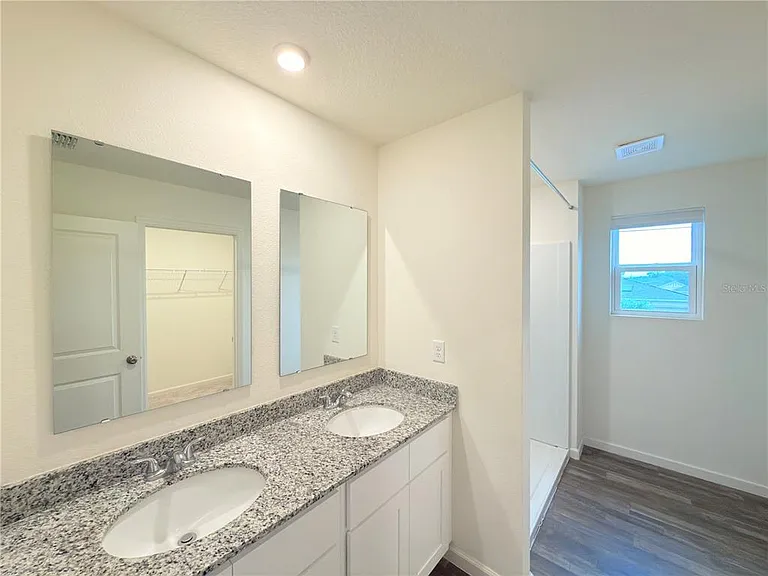 733 James Ct — Photo 29
