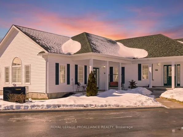 300 Croft St #202, Pt Hope, ON L1A 1Y7