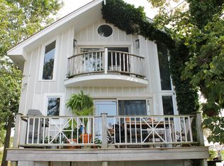 32 Ferry Ln, Branford, CT 06405