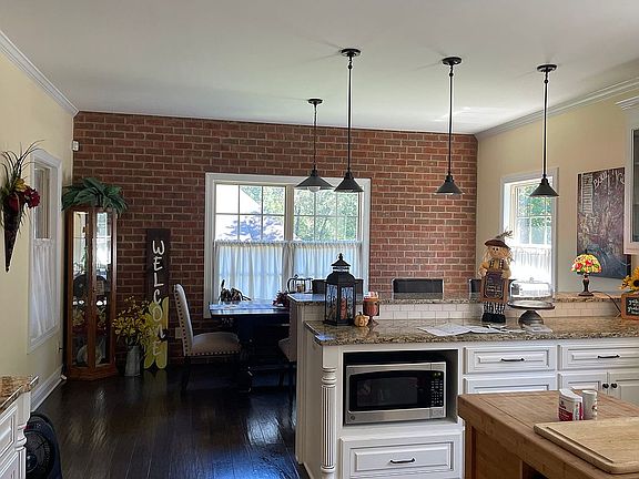 5th image of 4703 Oak Way