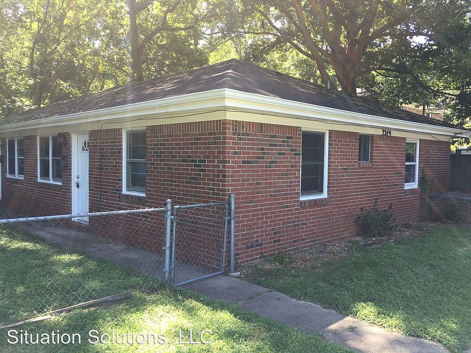 1st image of 2249A Paris St
