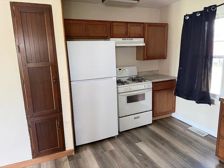2101 Gateway Center Dr — Photo 6
