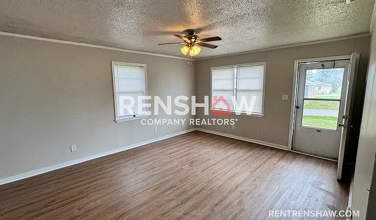 10 Navy Dr — Photo 2