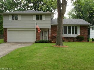 6271 Somerset Dr, North Olmsted, OH 44070