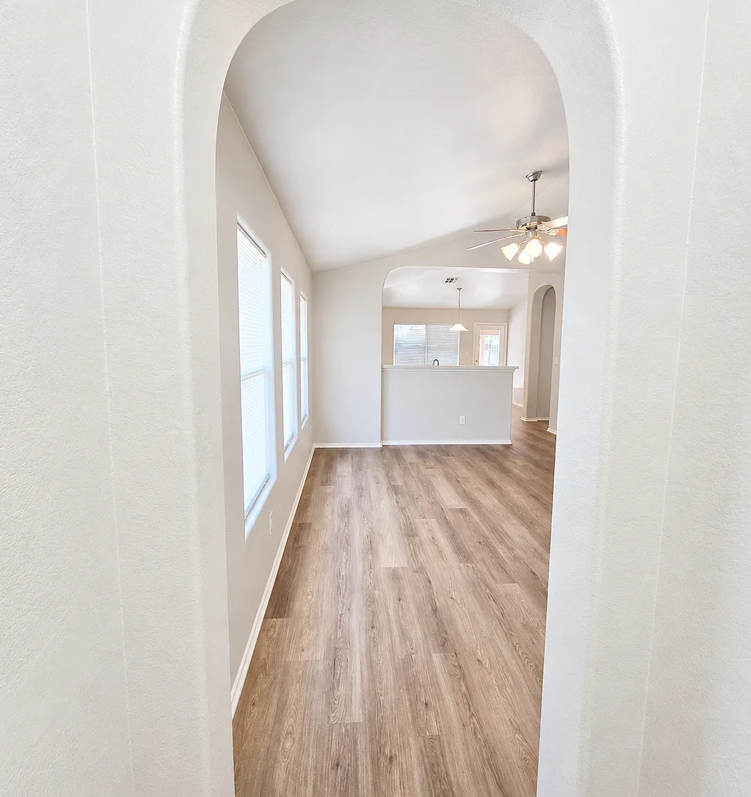 3 bed, 1348 sqft, $2,100 — Photo 4
