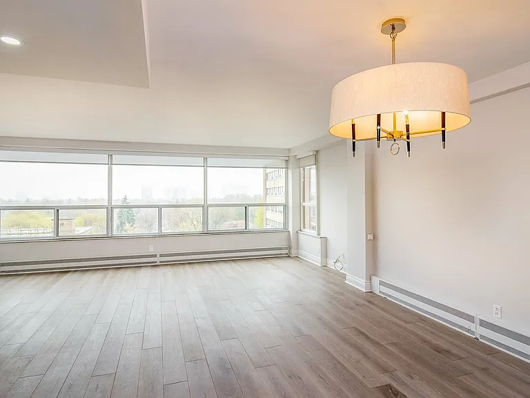2515 Bathurst St — Photo 3