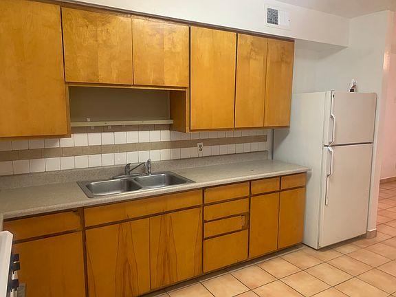 2nd image of 2141 W Belmont Ave APT 2