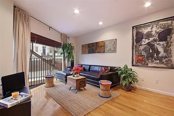 Rented by R New York | media 25