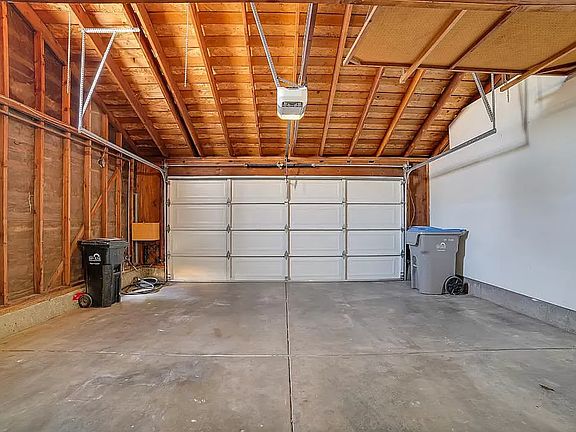5th image of 1042 N Capitol Ave