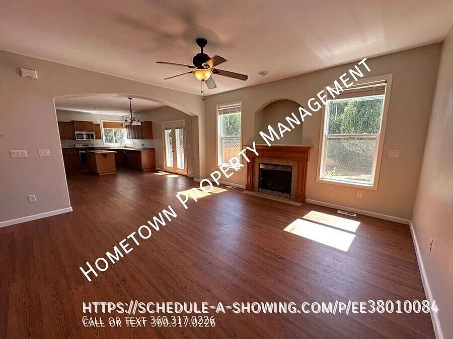 Spacious Lacey Home with Bonus Room & Fenced Yard — Photo 3