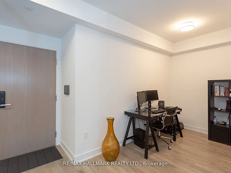 575 Bloor St E #2109 — Photo 4