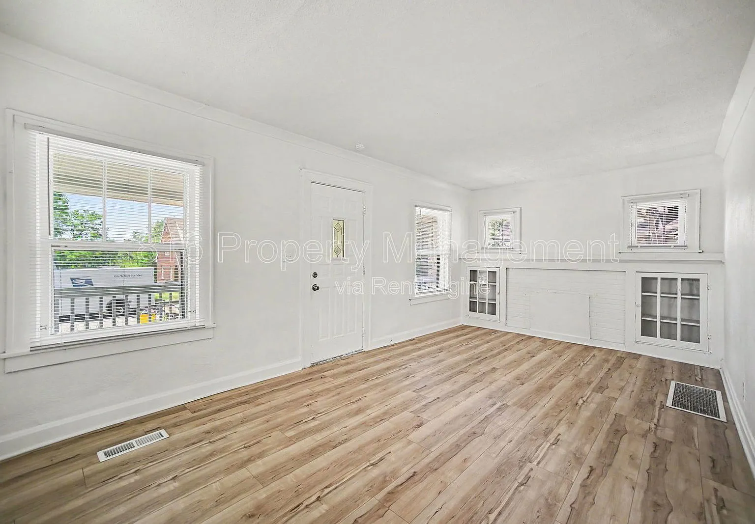 3 bed, 1.0 bath, 1160 sqft, $1,300 — Photo 4
