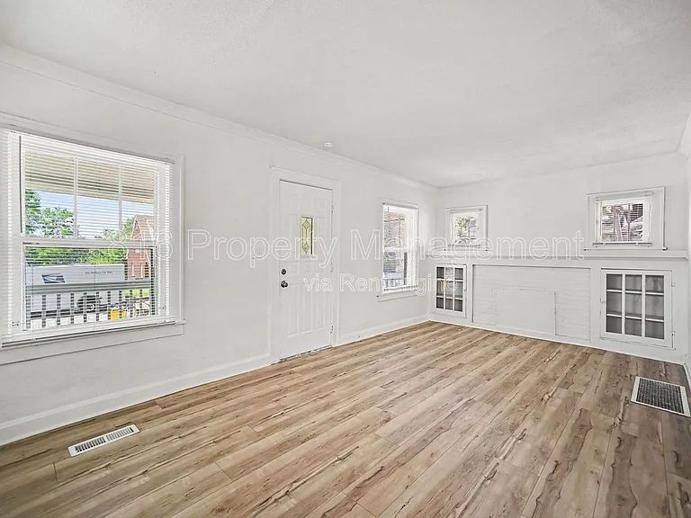 6431 S Benton Ave — Photo 4